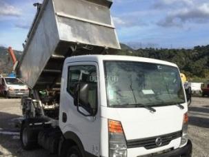 Benne à ordure ménagères Nissan Cabstar