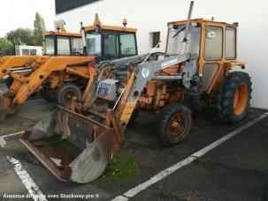 Tracteur agricole Renault 462