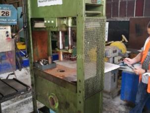  PRESSE HYDRAULIQUE SMFI - 12524