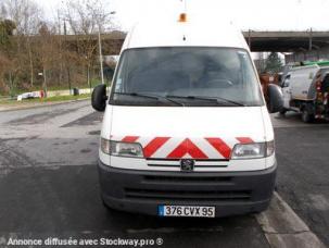 Fourgon avec parois et toit rigide Peugeot Boxer