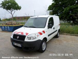 Fourgon avec parois et toit rigide Fiat DOBLO