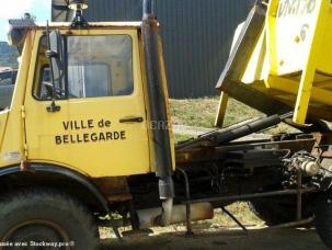 Benne basculante de chantier et de TP Mercedes + 5 BENNES + BERCE AVEC SALEUSE