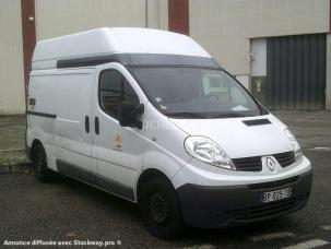 Fourgon avec parois et toit rigide RENAULT TRAFIC