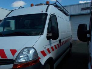 Fourgon avec parois et toit rigide Renault Master