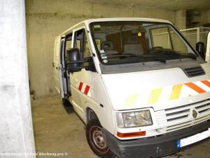 Fourgon avec parois et toit rigide Renault Trafic