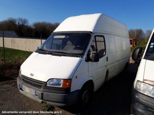 Fourgon avec parois et toit rigide Ford Transit