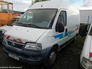 Fourgon avec parois et toit rigide Fiat Ducato