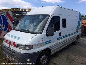 Fourgon avec parois et toit rigide Fiat Ducato