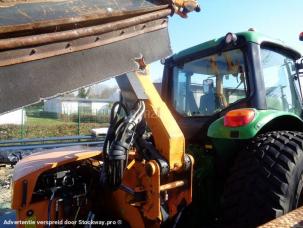 Tracteur agricole John Deere 6330