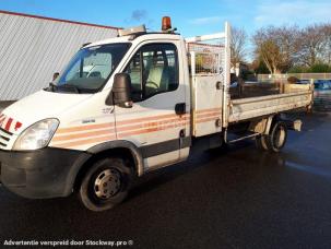 Fourgon avec parois et toit rigide Iveco 35C12