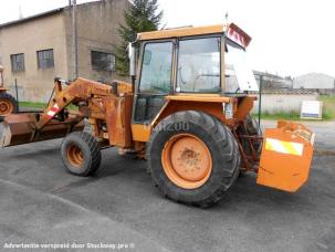 Tracteur agricole Renault R652