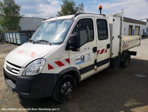 Fourgon avec parois et toit rigide Iveco 35C12