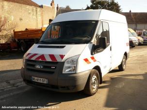 Fourgon avec parois et toit rigide Ford Transit