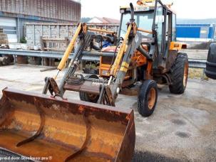 Tracteur agricole Renault R3143