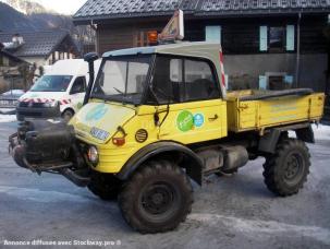 Benne basculante de chantier et de TP Unimog U421