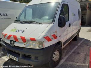 Fourgon avec parois et toit rigide Peugeot Boxer