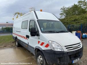 Fourgon avec parois et toit rigide Iveco 35C15