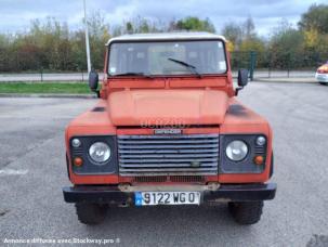 Fourgon avec parois et toit rigide Land Rover DEFENDER