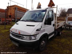 Fourgon avec parois et toit rigide Iveco 35C12