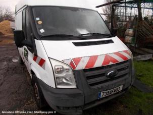 Fourgon avec parois et toit rigide Ford Transit