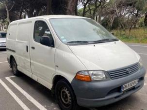 Fourgon avec parois et toit rigide Toyota HI-ACE