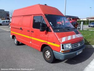 Fourgon avec parois et toit rigide Renault Trafic