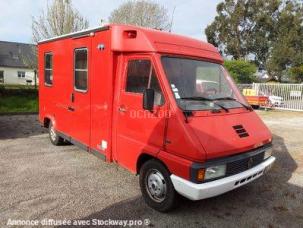 Fourgon avec parois et toit rigide Renault Master