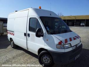 Fourgon avec parois et toit rigide Peugeot Boxer