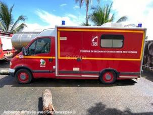 Fourgon avec parois et toit rigide Renault Master