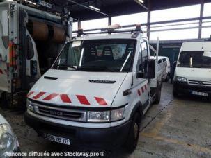 Fourgon avec parois et toit rigide Iveco 35S12