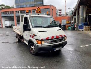 Fourgon avec parois et toit rigide Iveco 35C11