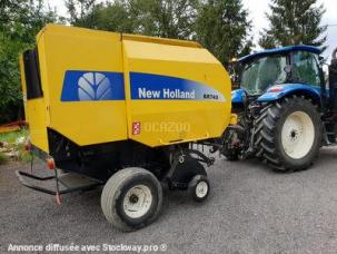 Presse à balles rondes New Holland BR740A