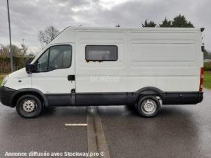 Fourgon avec parois et toit rigide Iveco Daily