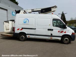 Fourgon avec parois et toit rigide Renault Master