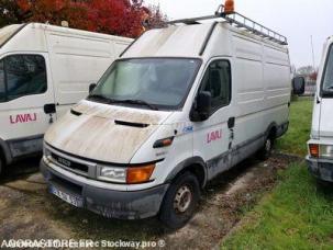 Fourgon avec parois et toit rigide Iveco 35S12