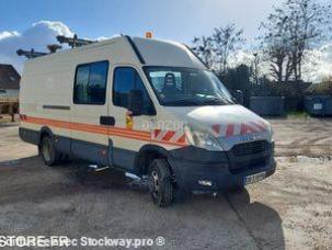 Fourgon avec parois et toit rigide Iveco 50C17