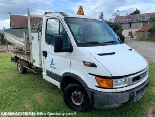 Fourgon avec parois et toit rigide Iveco 29L11