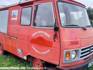 Fourgon avec parois et toit rigide Peugeot J9