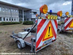 Fourgon bâché avec parois rigides nc
