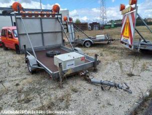 Fourgon bâché avec parois rigides nc