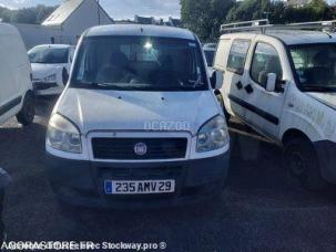 Fourgon avec parois et toit rigide Fiat DOBLO