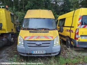 Fourgon avec parois et toit rigide Ford Transit