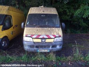 Fourgon avec parois et toit rigide Peugeot Boxer