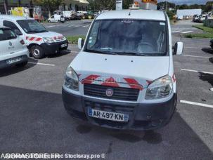 Fourgon avec parois et toit rigide Fiat DOBLO