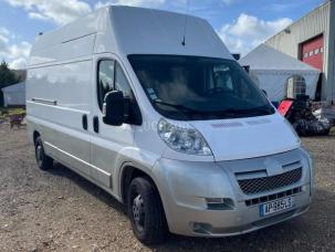 Fourgon avec parois et toit rigide Peugeot Boxer
