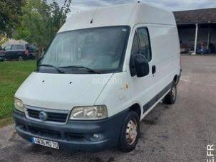 Fourgon avec parois et toit rigide Fiat Ducato