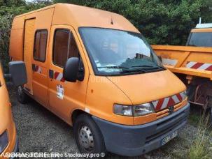Fourgon avec parois et toit rigide Peugeot Boxer