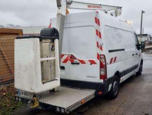 Fourgon avec parois et toit rigide Renault Master