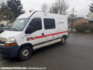 Fourgon avec parois et toit rigide Renault Master