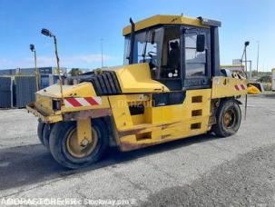 Compacteur à pneus Caterpillar PS300C